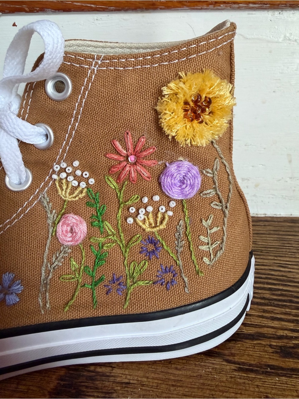 Tan Converse High Tops w Floral Embroidery - 7.5 - Picture 5 of 8